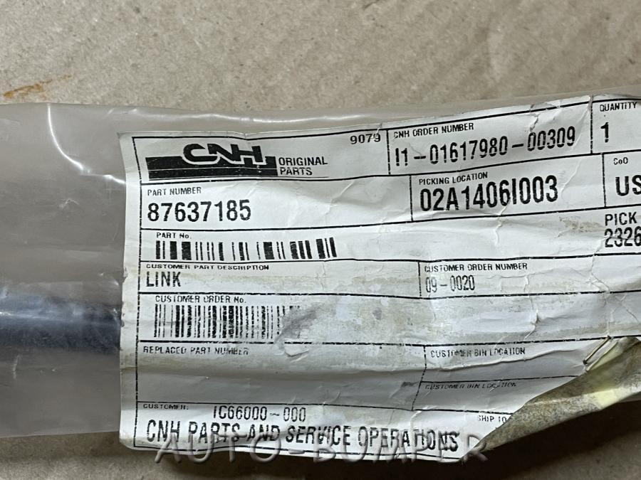 Case MAGNUM 215 (9/06-12/10) Звено сцепки 87637185